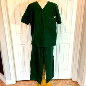 Carhartt dark green coordinated scrub set size large